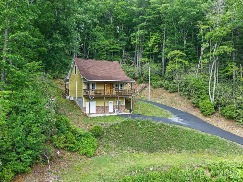 226 Orchard View Trail, Spruce Pine, NC 28777.  MLS# CAR4390125, YatesRealty ID 29162. 