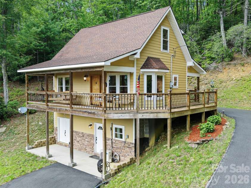 226 Orchard View Trail, Spruce Pine, NC 28777.  MLS# CAR4390125, YatesRealty ID 29162. 
