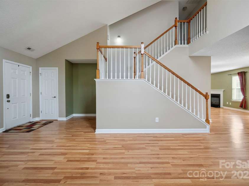 1961 9th Street Place, Hickory, NC 28602.  MLS# CAR4274490, YatesRealty ID 29163. 