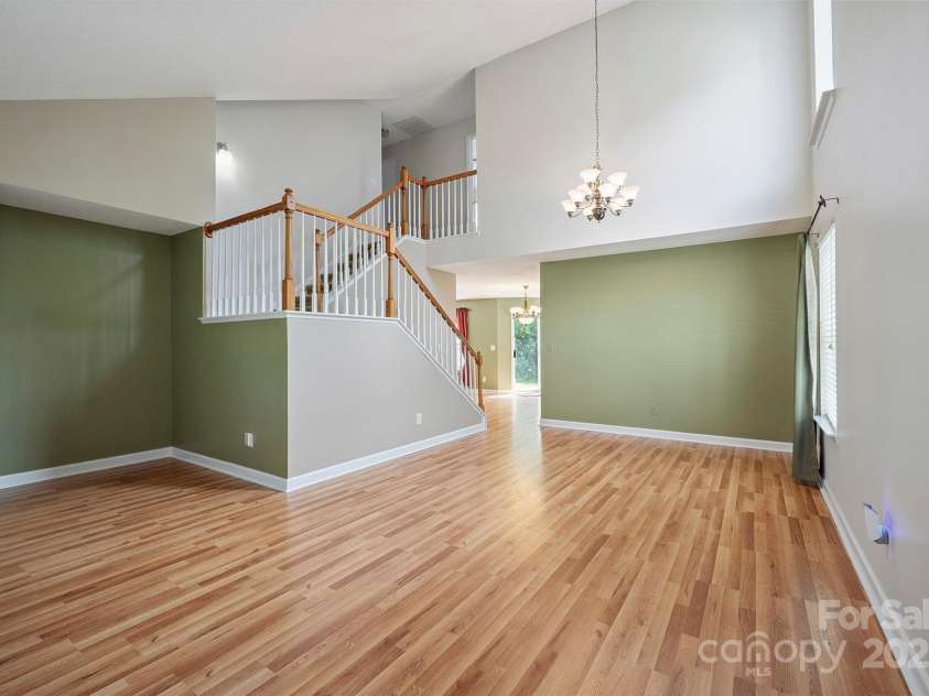 1961 9th Street Place, Hickory, NC 28602.  MLS# CAR4274490, YatesRealty ID 29163. 