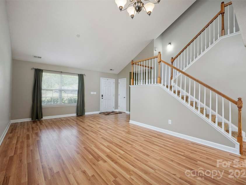 1961 9th Street Place, Hickory, NC 28602.  MLS# CAR4274490, YatesRealty ID 29163. 