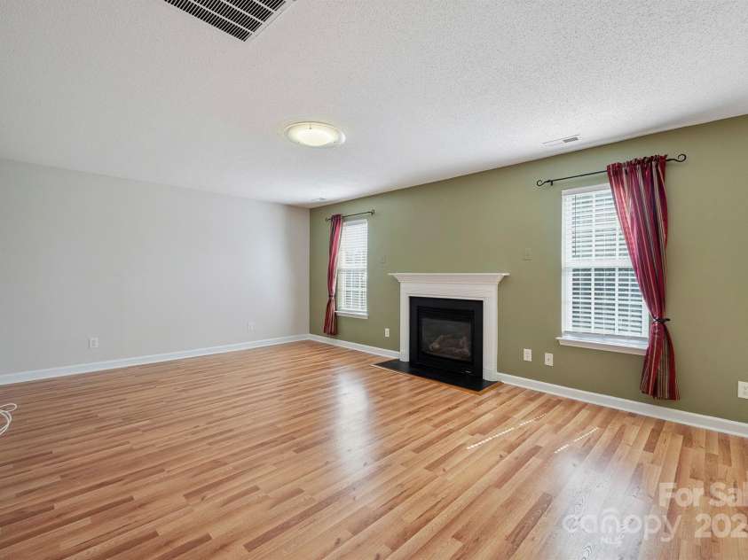 1961 9th Street Place, Hickory, NC 28602.  MLS# CAR4274490, YatesRealty ID 29163. 