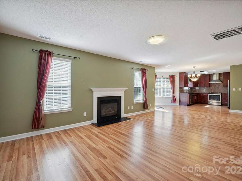 1961 9th Street Place, Hickory, NC 28602.  MLS# CAR4274490, YatesRealty ID 29163. 