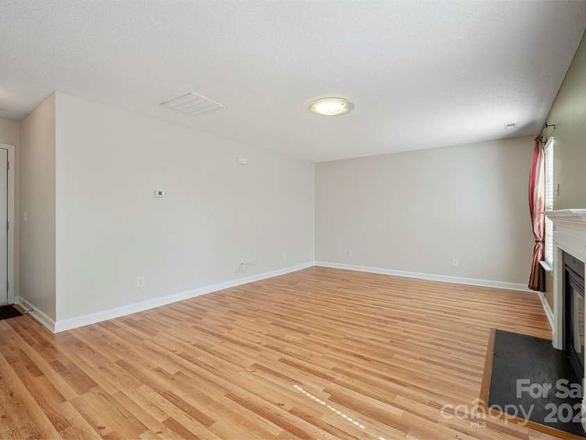 1961 9th Street Place, Hickory, NC 28602.  MLS# CAR4274490, YatesRealty ID 29163. 