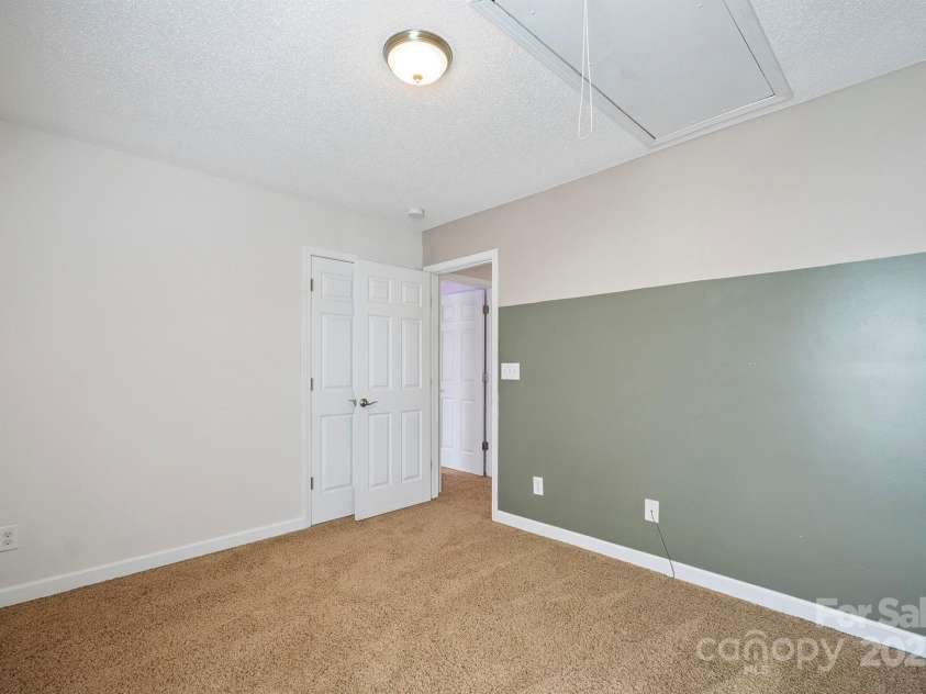 1961 9th Street Place, Hickory, NC 28602.  MLS# CAR4274490, YatesRealty ID 29163. 