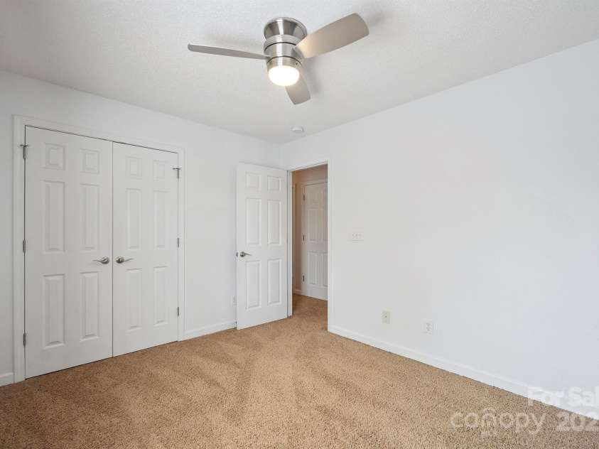 1961 9th Street Place, Hickory, NC 28602.  MLS# CAR4274490, YatesRealty ID 29163. 