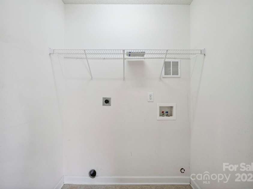 1961 9th Street Place, Hickory, NC 28602.  MLS# CAR4274490, YatesRealty ID 29163. 