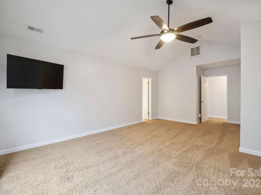 1961 9th Street Place, Hickory, NC 28602.  MLS# CAR4274490, YatesRealty ID 29163. 