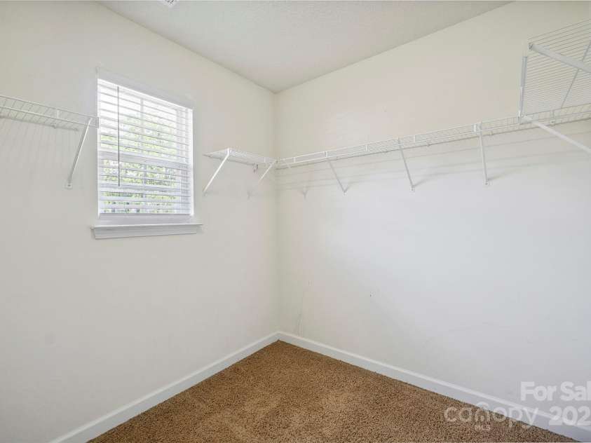 1961 9th Street Place, Hickory, NC 28602.  MLS# CAR4274490, YatesRealty ID 29163. 