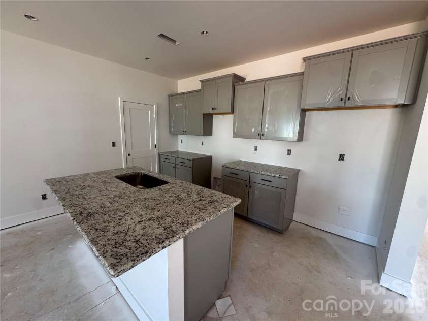 718 Longleaf Avenue, Gastonia, NC 28056.  MLS# CAR4383905, YatesRealty ID 29163. 
