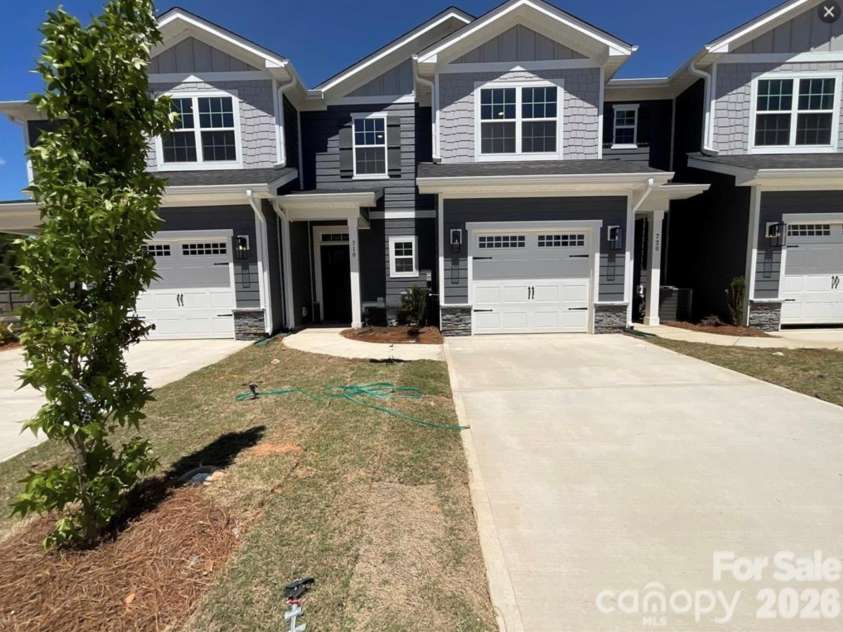 718 Longleaf Avenue, Gastonia, NC 28056.  MLS# CAR4383905, YatesRealty ID 29163. 
