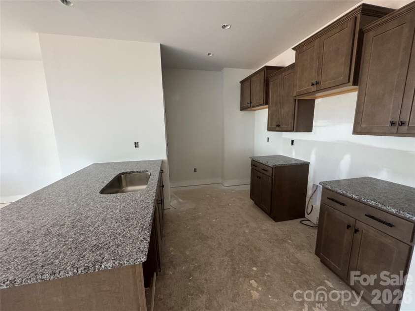 722 Longleaf Avenue, Gastonia, NC 28056.  MLS# CAR4385939, YatesRealty ID 29164. Actual kitchen