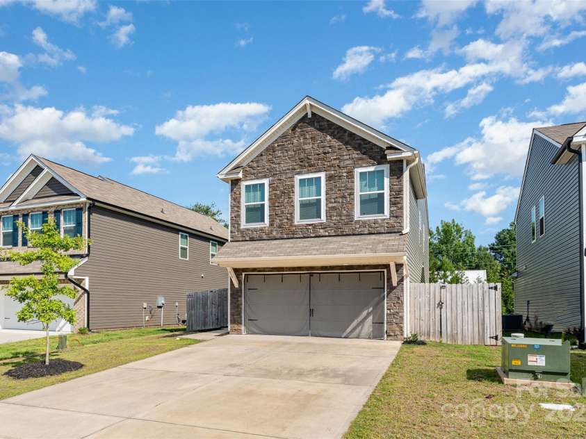 839 Foxglove Lane, York, SC 29745.  MLS# CAR4275327, YatesRealty ID 29164. Front of the house