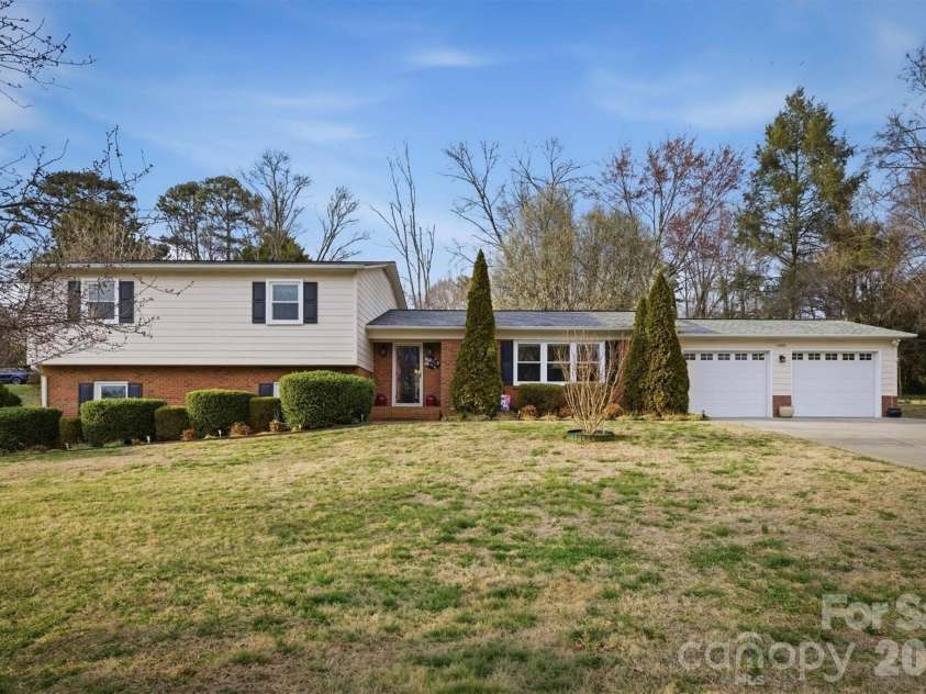 1405 Lower Creek Drive, Lenoir, NC 28645.  MLS# CAR4350056, YatesRealty ID 29165. 