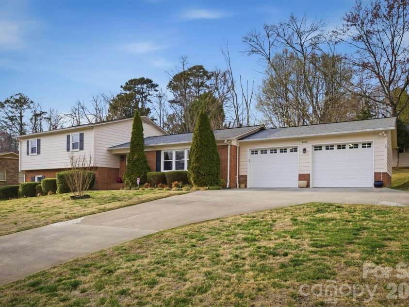 1405 Lower Creek Drive, Lenoir, NC 28645.  MLS# CAR4350056, YatesRealty ID 29165. 