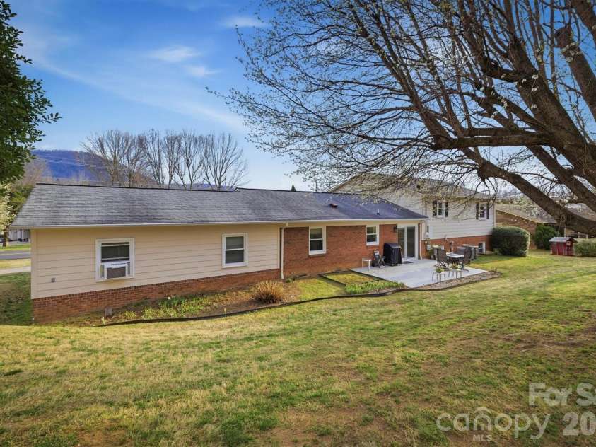 1405 Lower Creek Drive, Lenoir, NC 28645.  MLS# CAR4350056, YatesRealty ID 29165. 