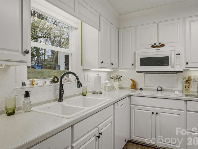 1405 Lower Creek Drive, Lenoir, NC 28645.  MLS# CAR4350056, YatesRealty ID 29165. 