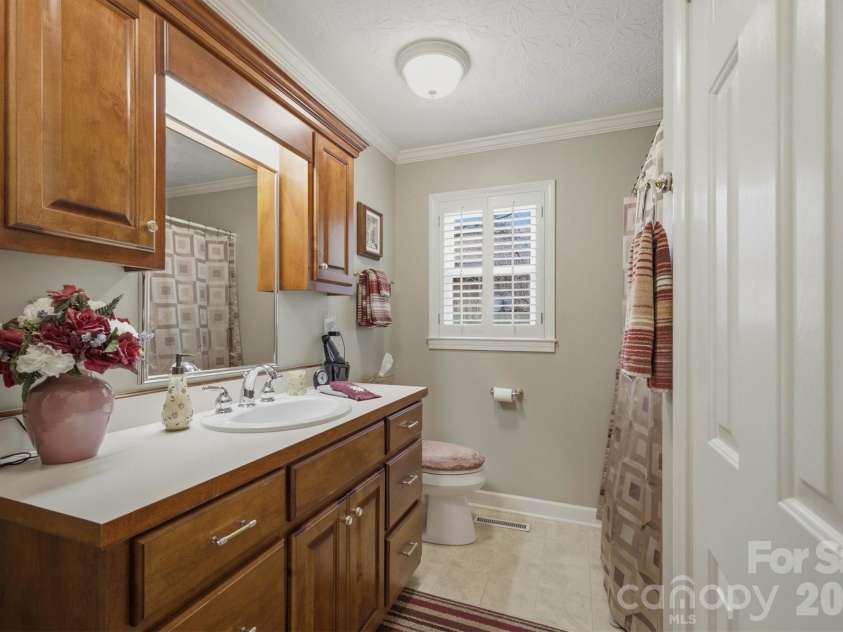 1405 Lower Creek Drive, Lenoir, NC 28645.  MLS# CAR4350056, YatesRealty ID 29165. 