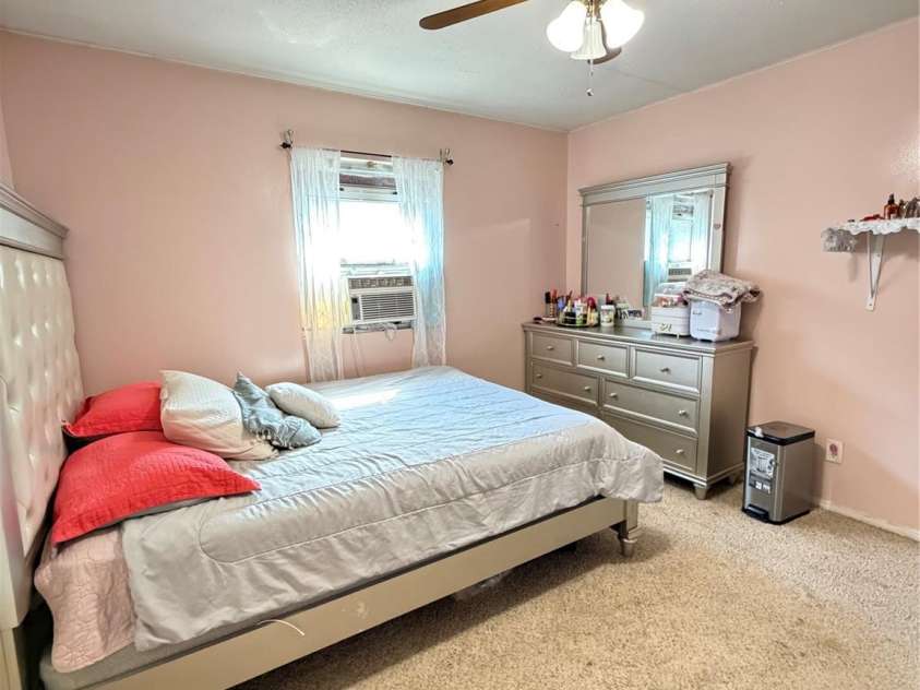 112 Academy Avenue, Concord, NC 28025.  MLS# CAR4384073, YatesRealty ID 29167. 