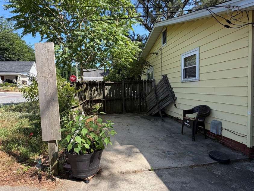 112 Academy Avenue, Concord, NC 28025.  MLS# CAR4384073, YatesRealty ID 29167. 