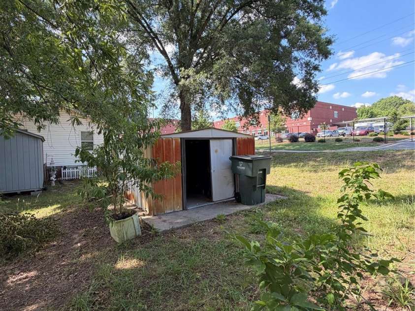 112 Academy Avenue, Concord, NC 28025.  MLS# CAR4384073, YatesRealty ID 29167. 
