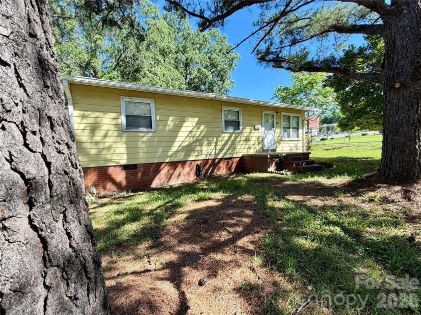112 Academy Avenue, Concord, NC 28025.  MLS# CAR4384073, YatesRealty ID 29167. 
