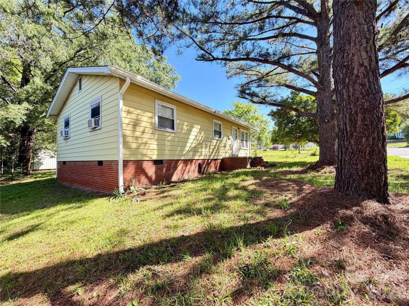 112 Academy Avenue, Concord, NC 28025.  MLS# CAR4384073, YatesRealty ID 29167. 