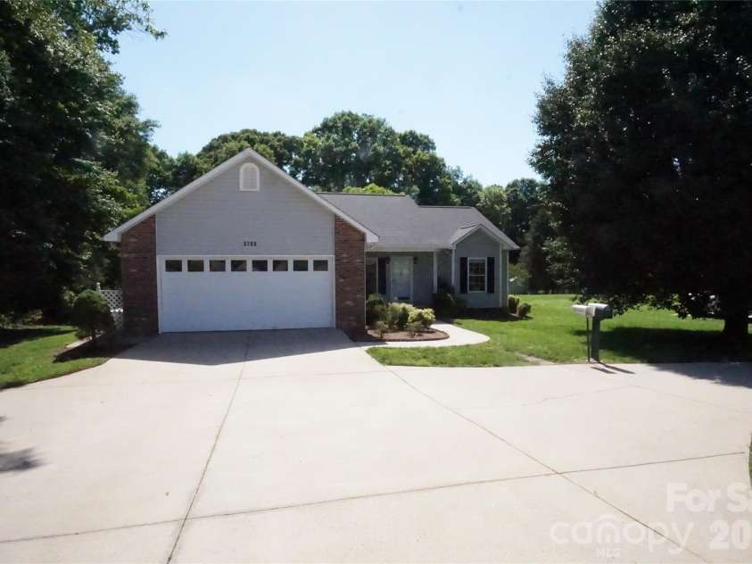 3795 River Road, Hickory, NC 28602.  MLS# CAR4389506, YatesRealty ID 29168. 