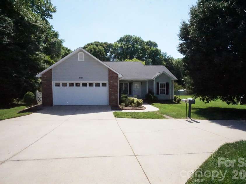 3795 River Road, Hickory, NC 28602.  MLS# CAR4389506, YatesRealty ID 29168. 