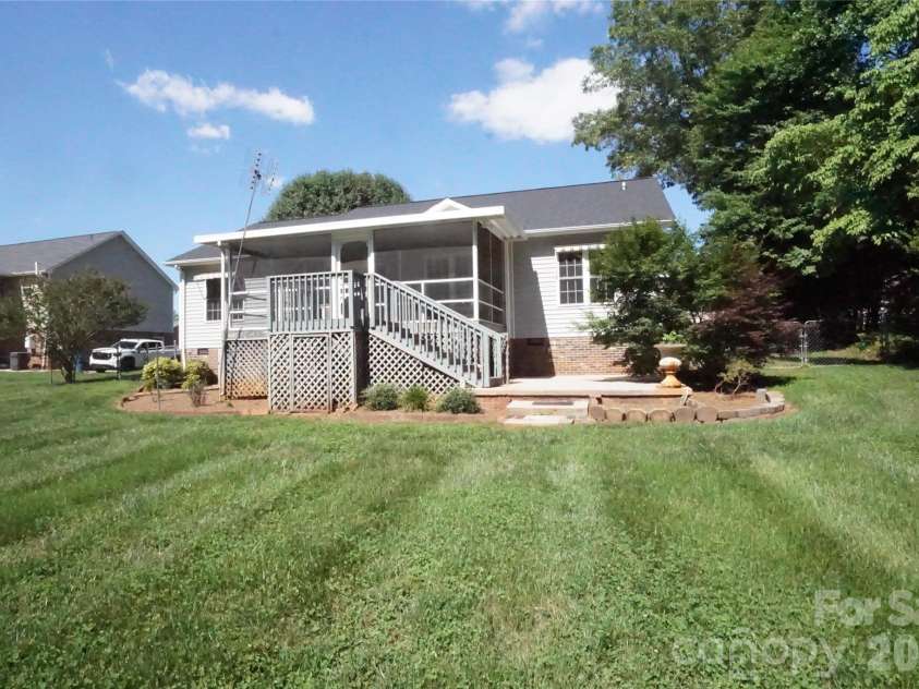 3795 River Road, Hickory, NC 28602.  MLS# CAR4389506, YatesRealty ID 29168. 