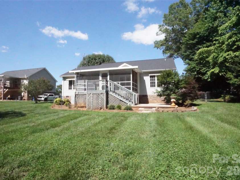 3795 River Road, Hickory, NC 28602.  MLS# CAR4389506, YatesRealty ID 29168. 