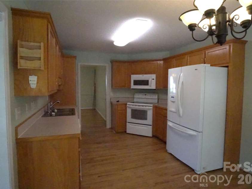 3795 River Road, Hickory, NC 28602.  MLS# CAR4389506, YatesRealty ID 29168. 
