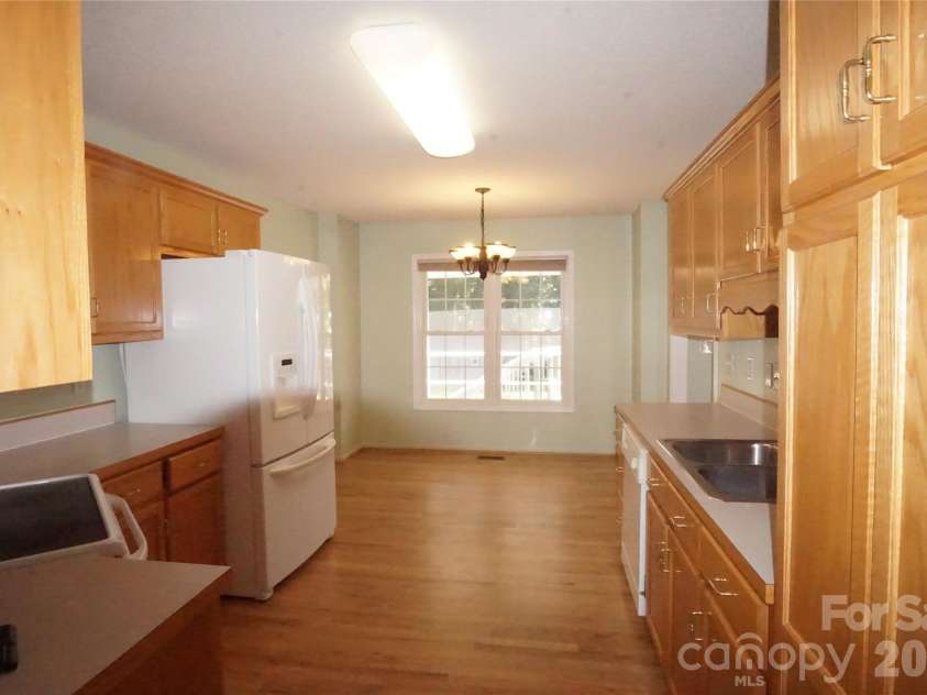 3795 River Road, Hickory, NC 28602.  MLS# CAR4389506, YatesRealty ID 29168. 