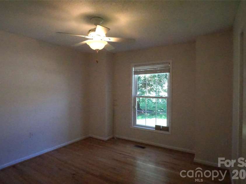 3795 River Road, Hickory, NC 28602.  MLS# CAR4389506, YatesRealty ID 29168. 