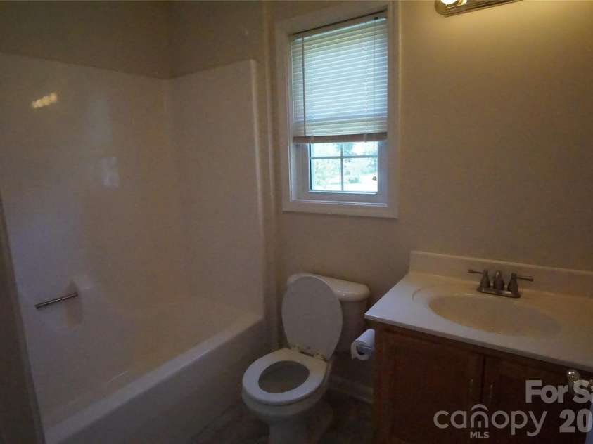 3795 River Road, Hickory, NC 28602.  MLS# CAR4389506, YatesRealty ID 29168. 