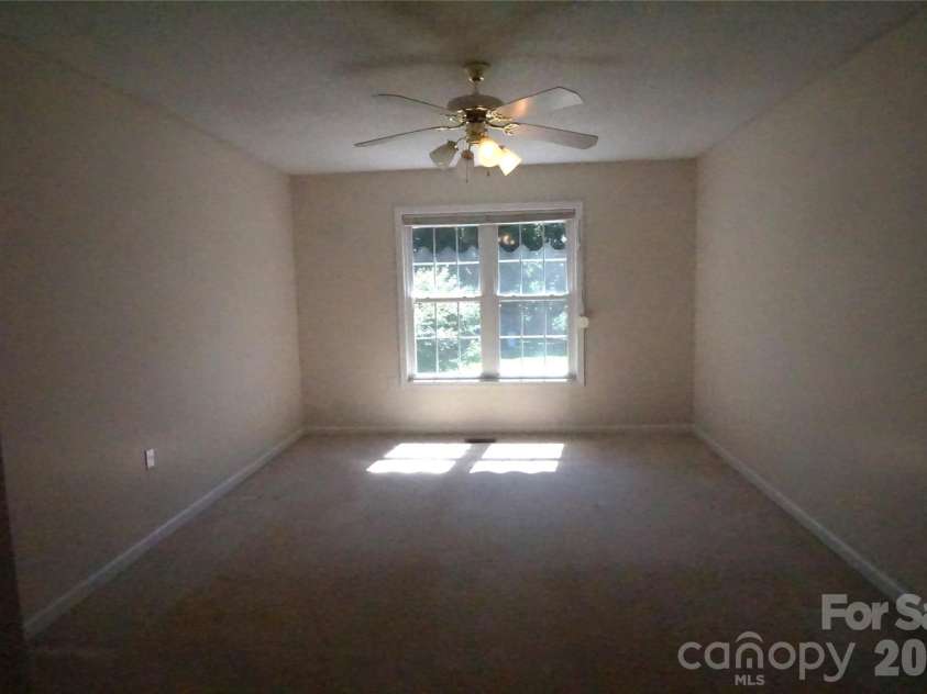 3795 River Road, Hickory, NC 28602.  MLS# CAR4389506, YatesRealty ID 29168. 