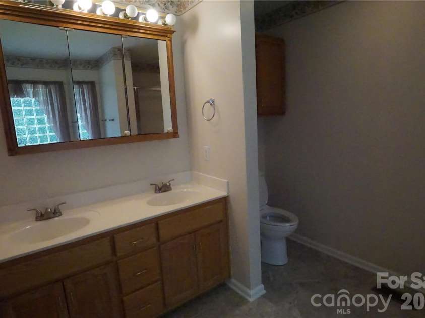 3795 River Road, Hickory, NC 28602.  MLS# CAR4389506, YatesRealty ID 29168. 