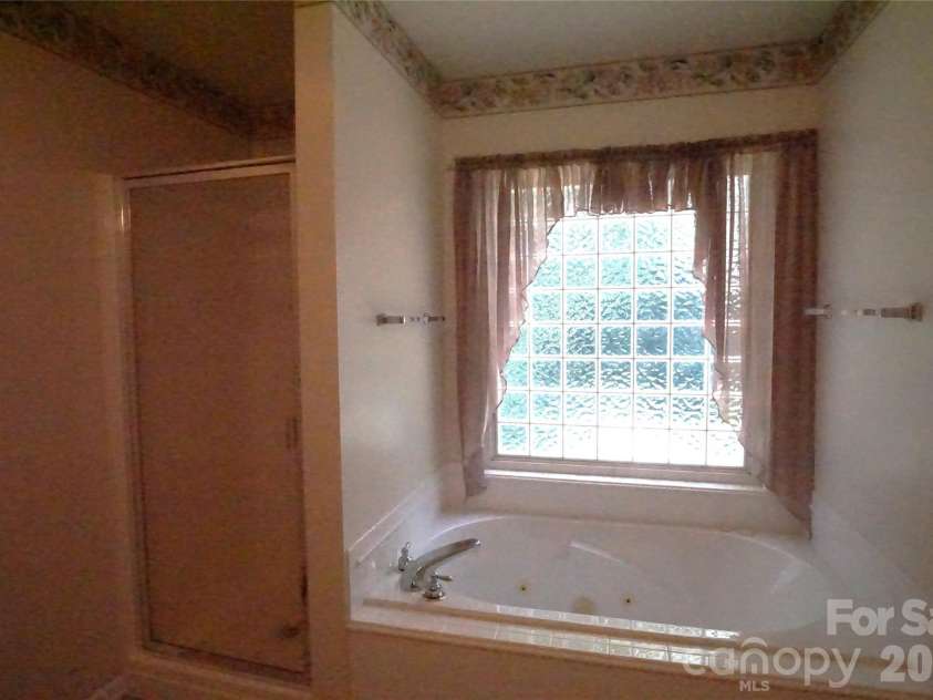 3795 River Road, Hickory, NC 28602.  MLS# CAR4389506, YatesRealty ID 29168. 