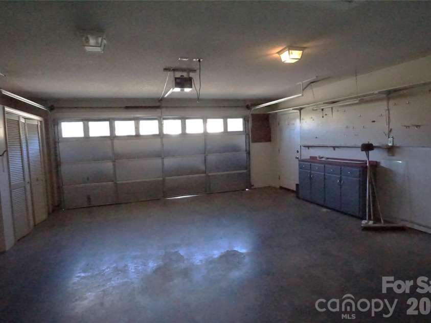 3795 River Road, Hickory, NC 28602.  MLS# CAR4389506, YatesRealty ID 29168. 