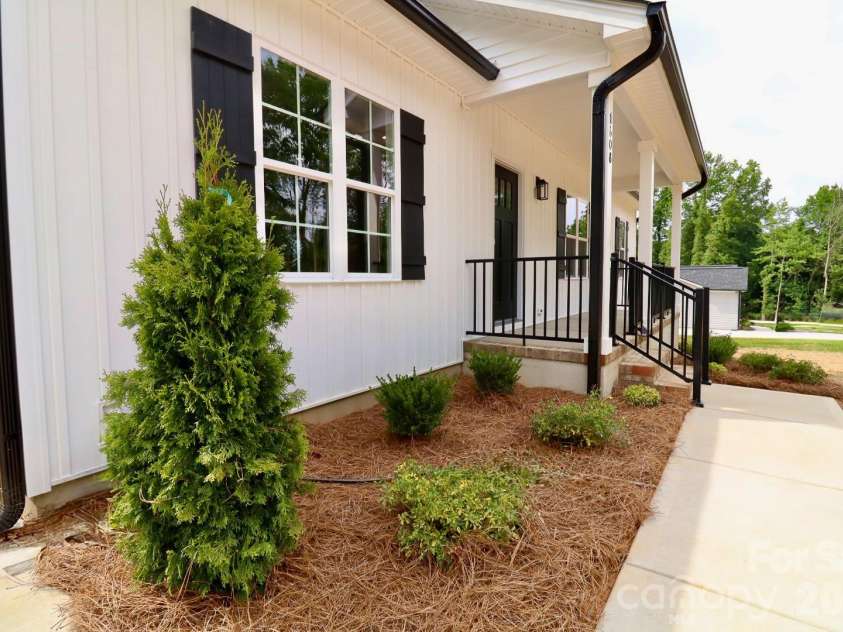 1608 Russell Courtney Road, Monroe, NC 28112.  MLS# CAR4391416, YatesRealty ID 29169. 