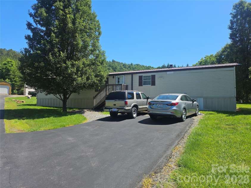 8 Mountain View Road, Weaverville, NC 28787.  MLS# CAR4390220, YatesRealty ID 29170. 