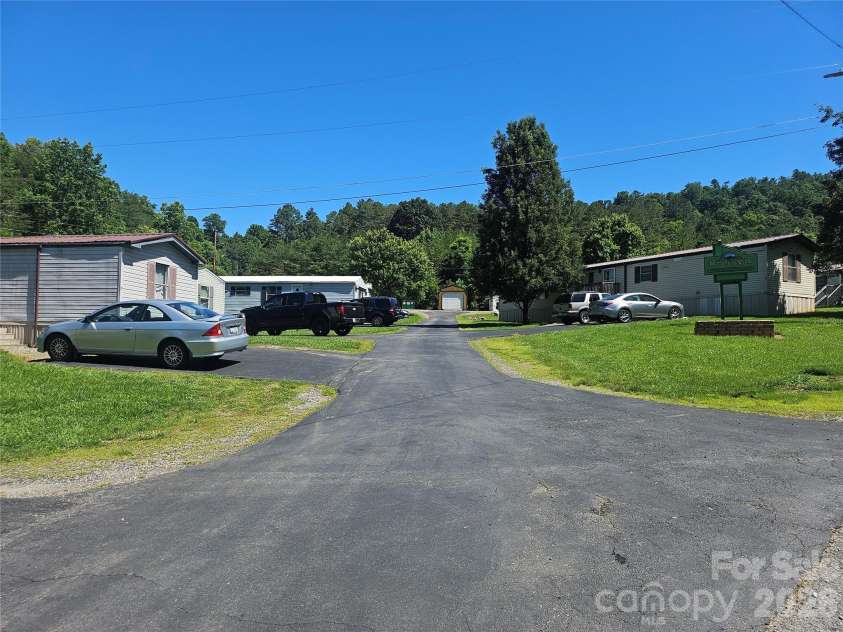 8 Mountain View Road, Weaverville, NC 28787.  MLS# CAR4390220, YatesRealty ID 29170. 