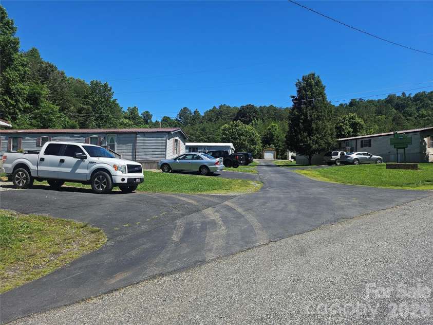 8 Mountain View Road, Weaverville, NC 28787.  MLS# CAR4390220, YatesRealty ID 29170. 