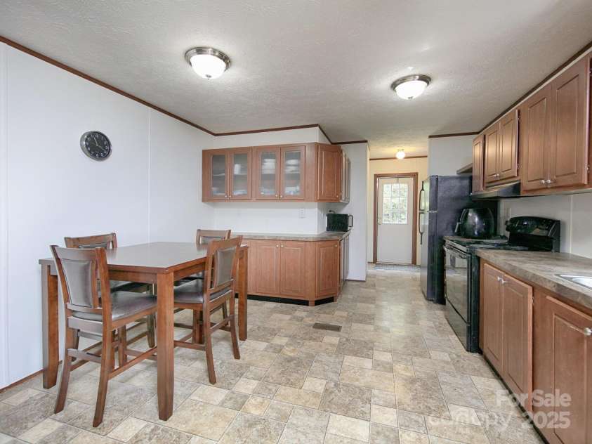 1858 Cody Court, Newton, NC 28658.  MLS# CAR4283160, YatesRealty ID 29171. Eat-in kitchen