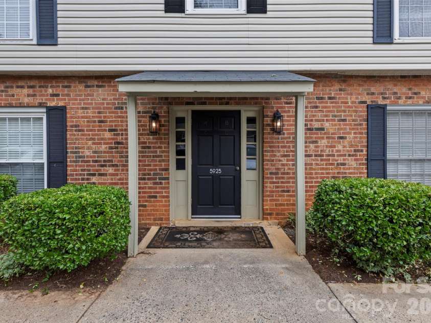 5925 Quail Hollow Road, Charlotte, NC 28210.  MLS# CAR4387065, YatesRealty ID 29171. 