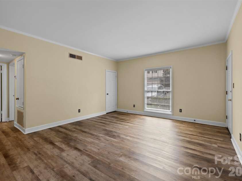 5925 Quail Hollow Road, Charlotte, NC 28210.  MLS# CAR4387065, YatesRealty ID 29171. 