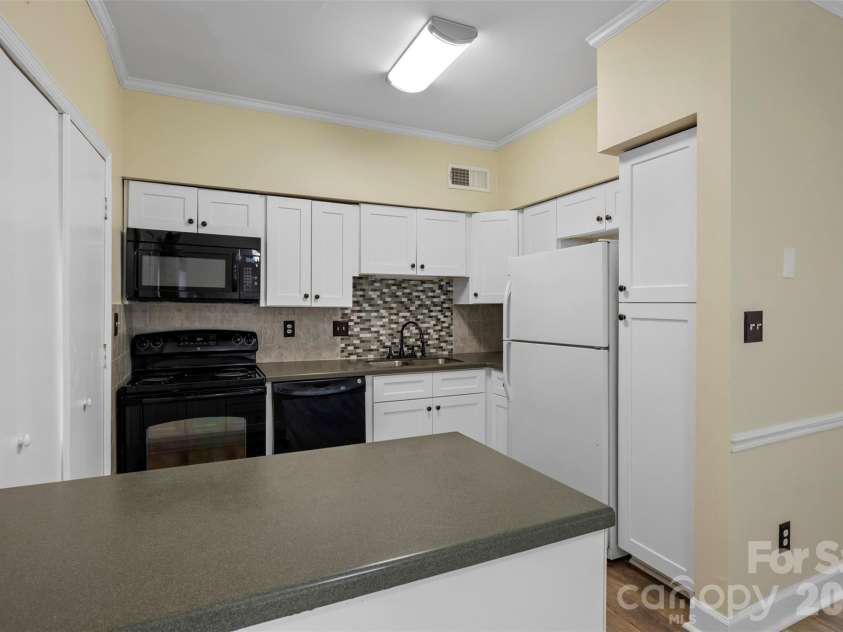 5925 Quail Hollow Road, Charlotte, NC 28210.  MLS# CAR4387065, YatesRealty ID 29171. 
