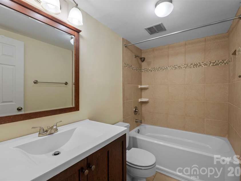 5925 Quail Hollow Road, Charlotte, NC 28210.  MLS# CAR4387065, YatesRealty ID 29171. 