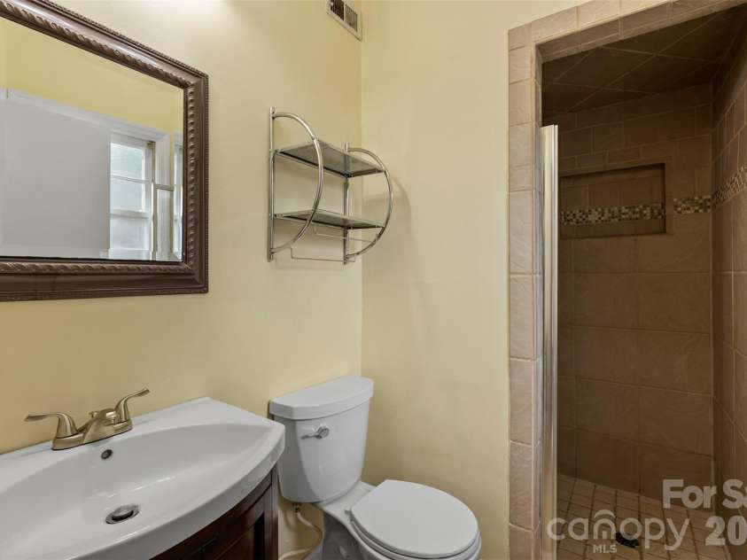 5925 Quail Hollow Road, Charlotte, NC 28210.  MLS# CAR4387065, YatesRealty ID 29171. 
