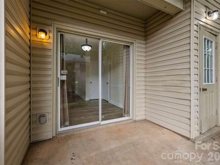 5925 Quail Hollow Road, Charlotte, NC 28210.  MLS# CAR4387065, YatesRealty ID 29171. 